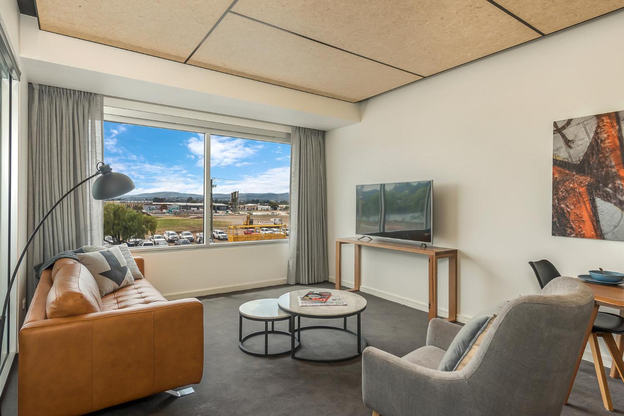 Peppers Silo Hotel Launceston Exterior foto A living room in a typical apartment at the hotel