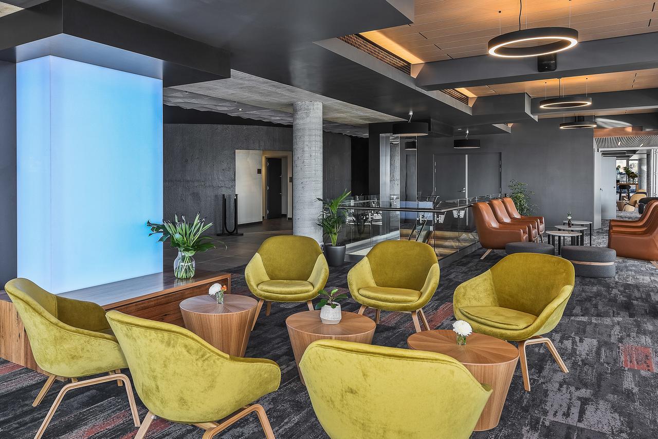 Peppers Silo Hotel Launceston Exterior foto The lounge at the airport