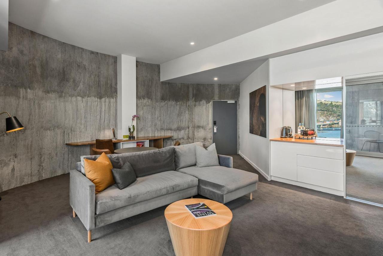 Peppers Silo Hotel Launceston Exterior foto A living room at the hotel