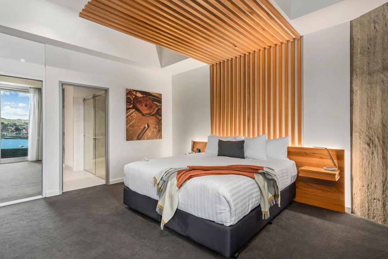 Peppers Silo Hotel Launceston Exterior foto A bedroom at the hotel